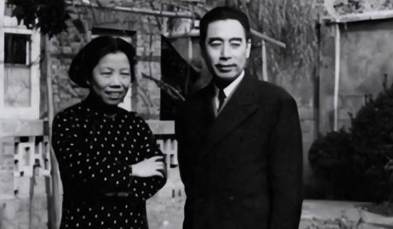 1992年7月，邓颖超因病离世，谁知，邓颖超留下的最后一句话竟是“李鹏”二字，这