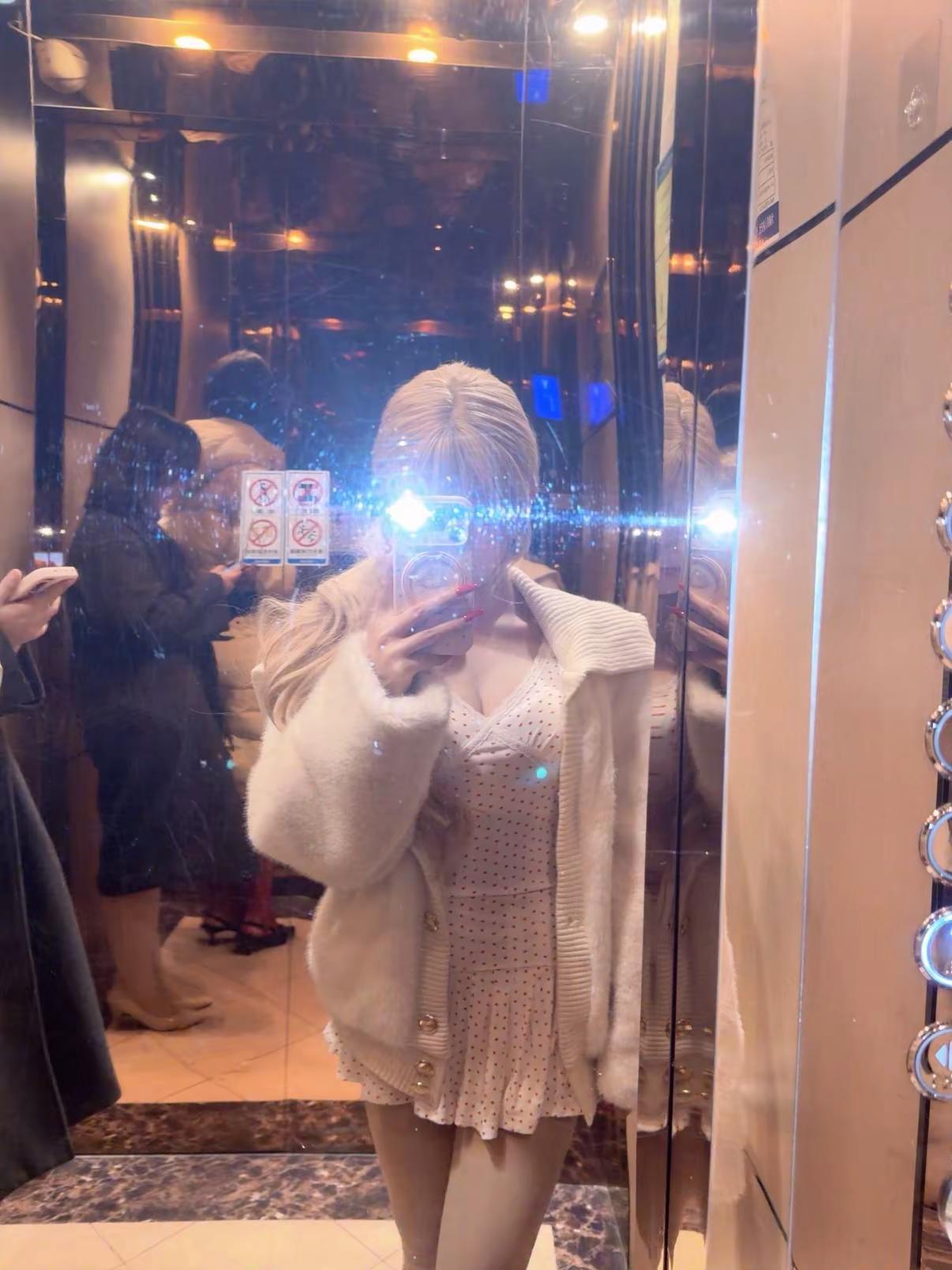 叫小狗不是羞辱 是我给你的名分软妹穿搭 对镜拍