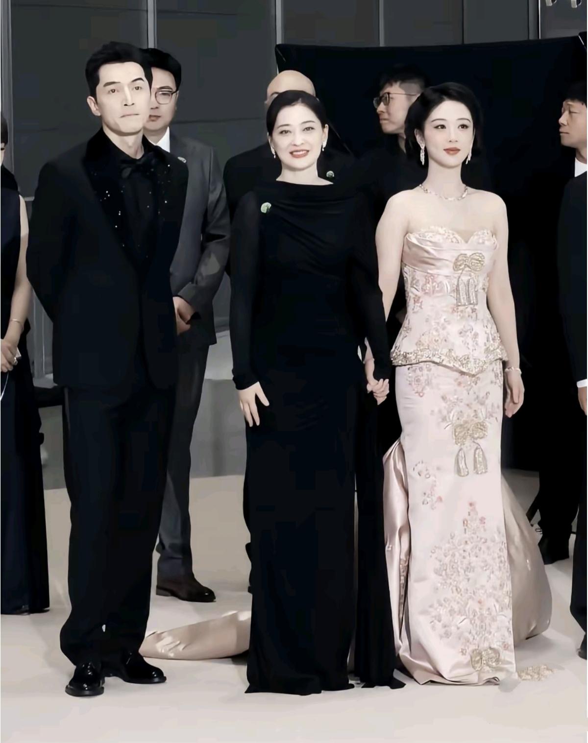 胡歌心中藏不住的落莫，是因为白玉兰没有得奖？还是因为自己主演的电影《抓特务》票房