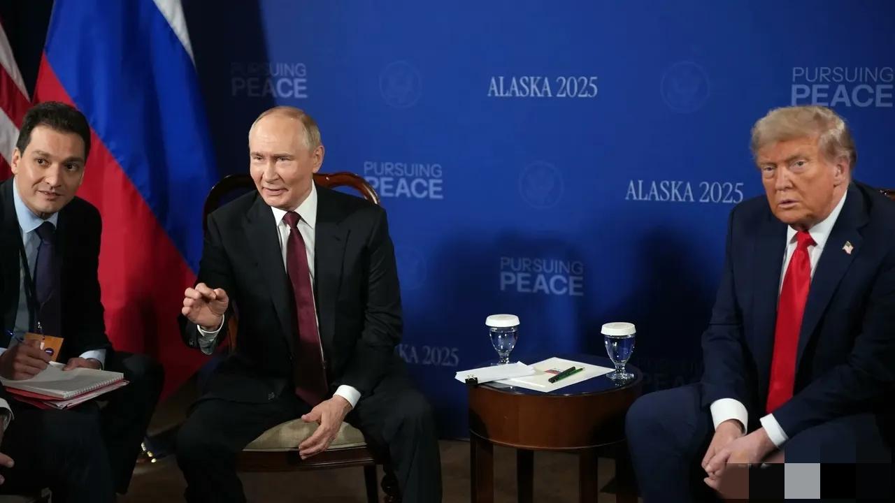 美媒POLITICO今天报道：特朗普政府认为，通过改善与俄罗斯的关系来结束乌克兰