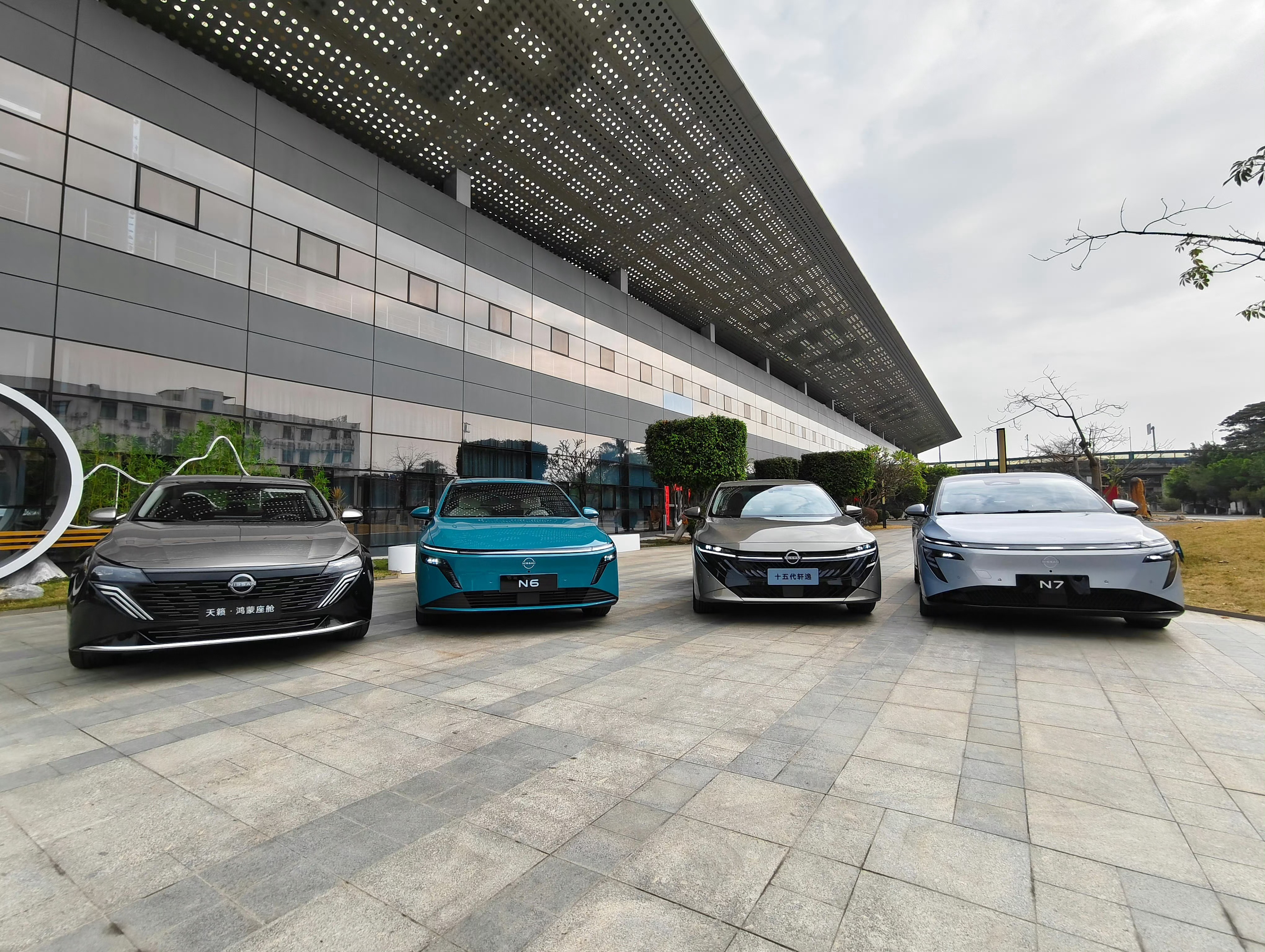 这张图看上去，日产的油车和电车开始有了较为统一的家族化设计轩逸天籁、N6N7，1