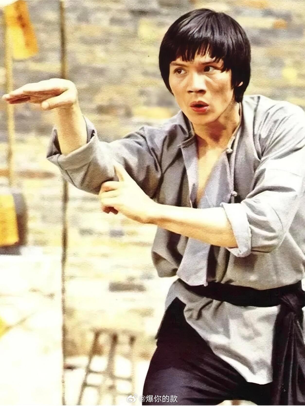 向华强留给电影的时间不多了向华强带着向佐进军短剧 200万成本，7000万回报，