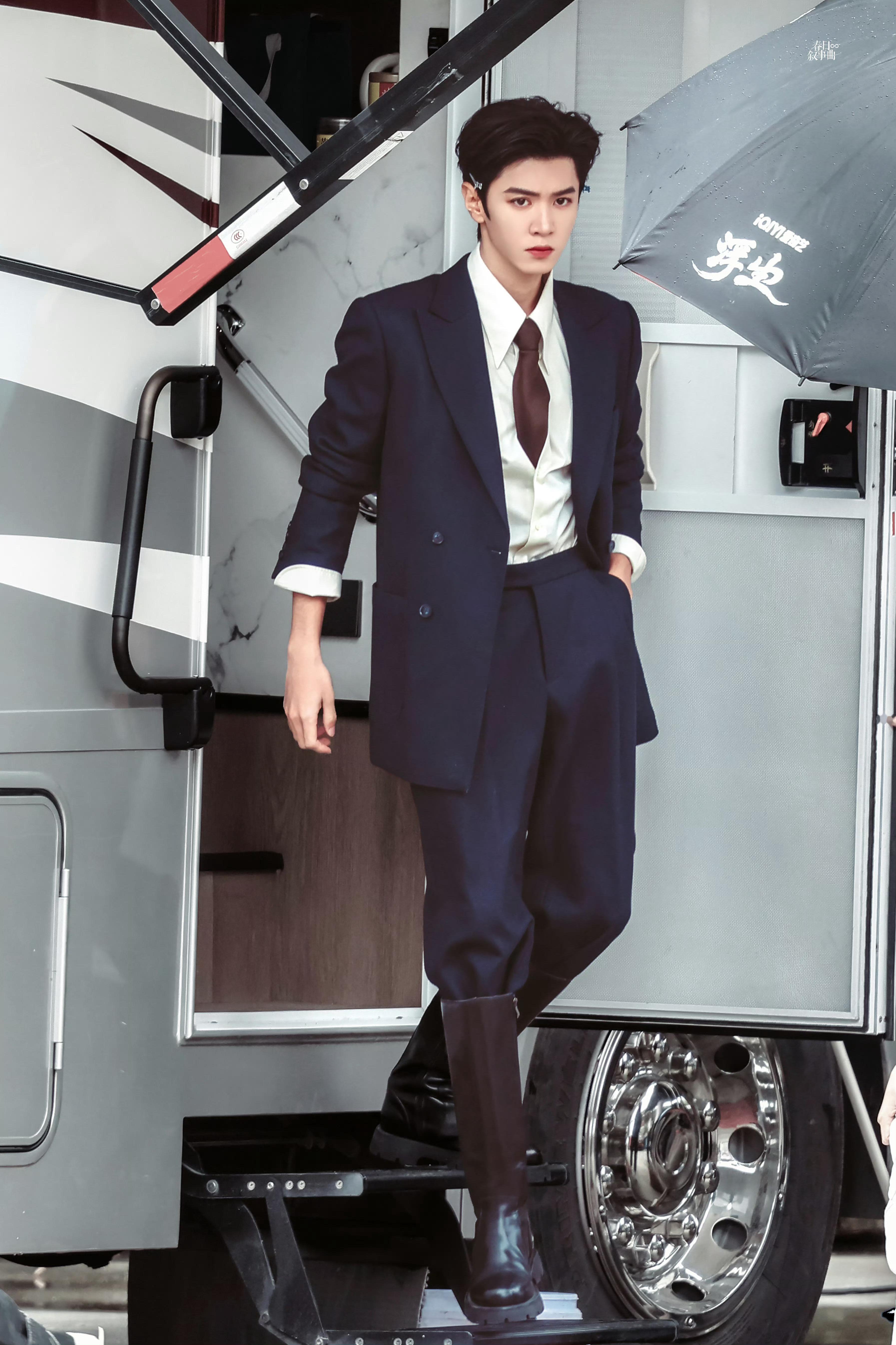 陈哲远完全民国少帅不过这个少帅看起来很不好惹的样子😎