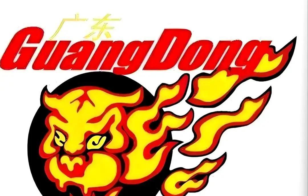 都说广东男篮断代了。但数据撕开了幻觉。
 
胡明轩28岁，徐杰26岁。这不是青黄