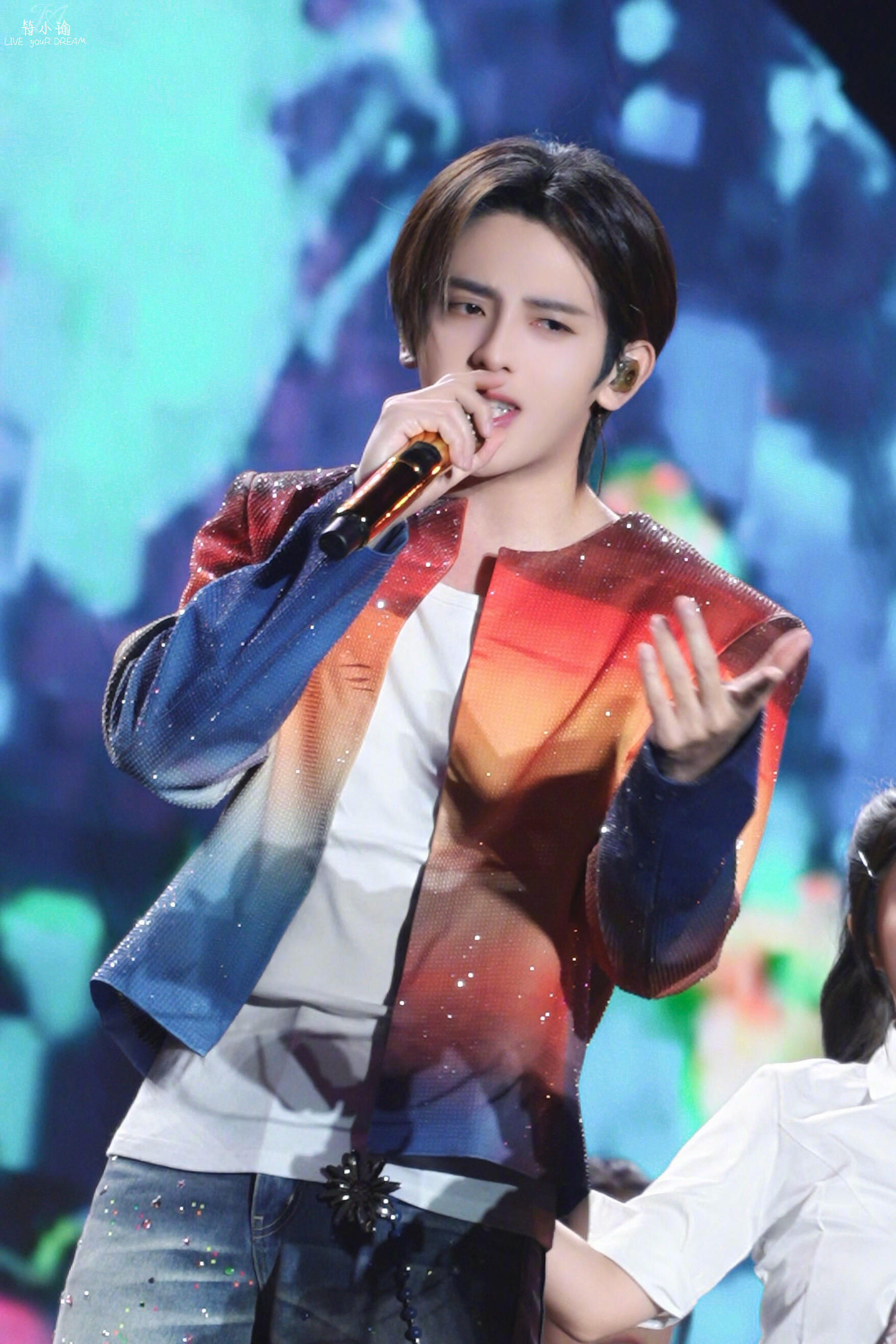 符龙飞帅不过一分钟符龙飞搞笑人生搞笑过 别人是“始于颜值，陷于才华”，符龙飞是“