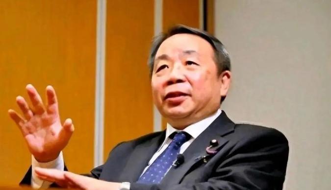 处境尴尬的石平总算出来说话了！在我方经贸代表团访问北方四岛之后，多次窜访台湾的石