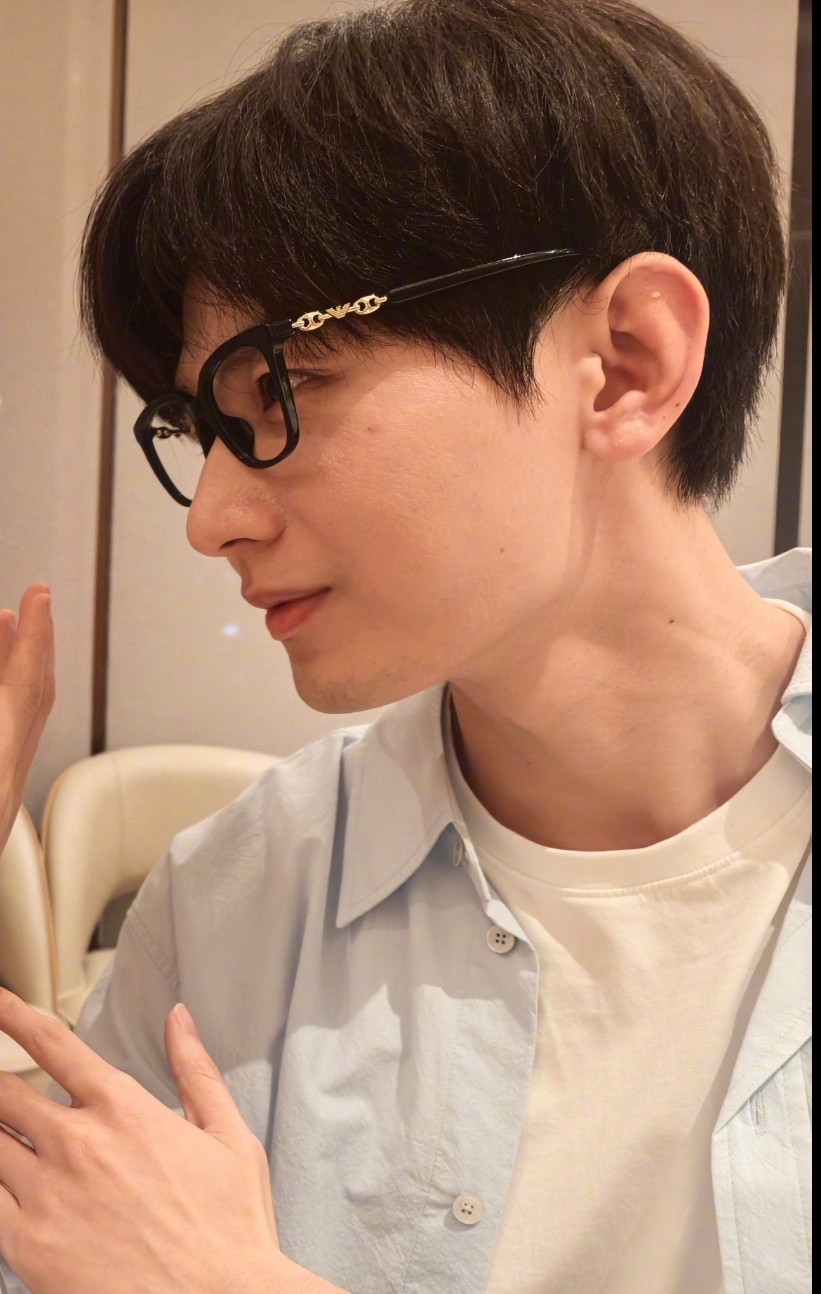 窝淇纯素颜，又瘦又帅太能打了 ​​​