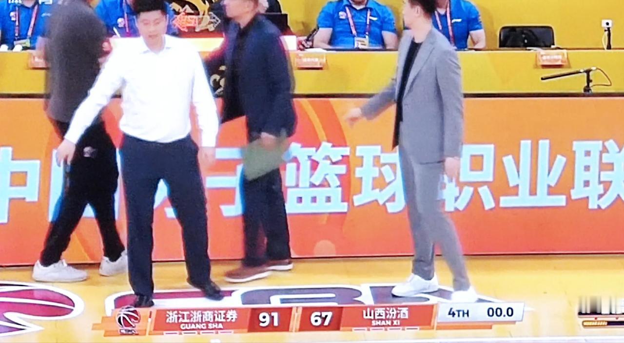 随着广厦击败山西，季后赛四强还是原来常规赛的四强，说明名次的重要性。
体育项目一