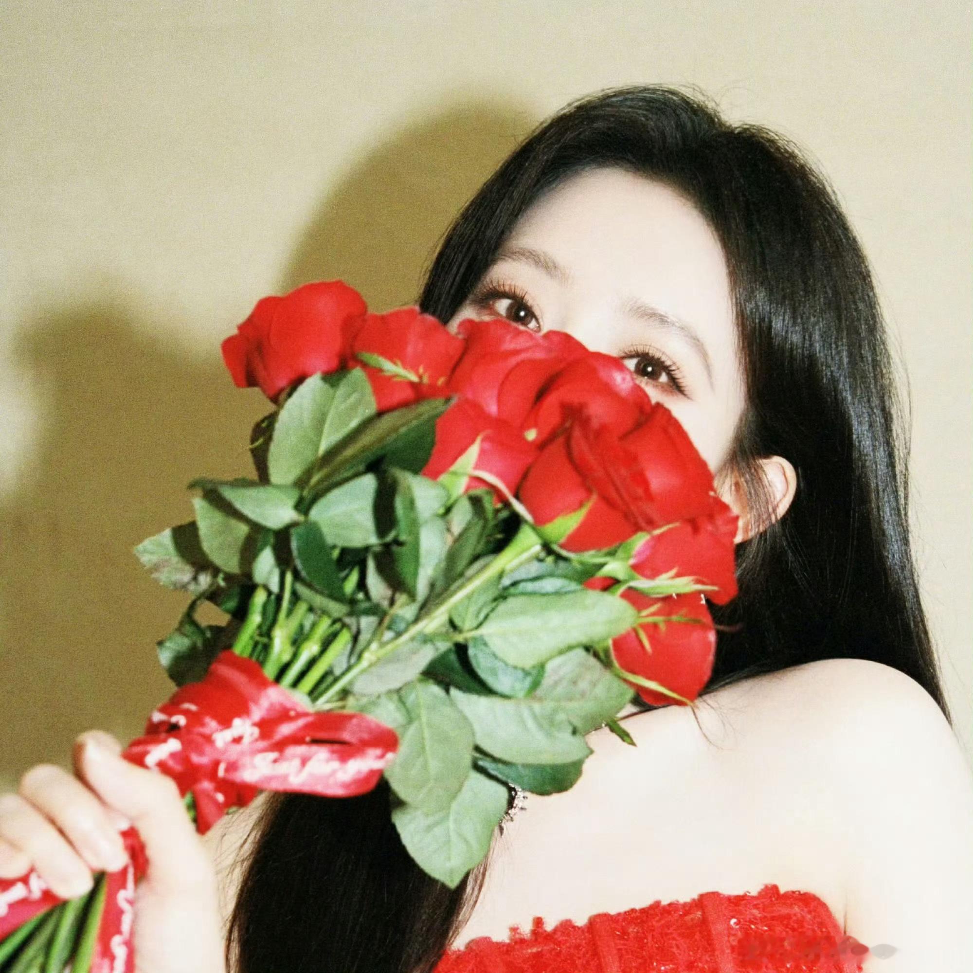 孟子义捧花头像八月好运头像🈶 