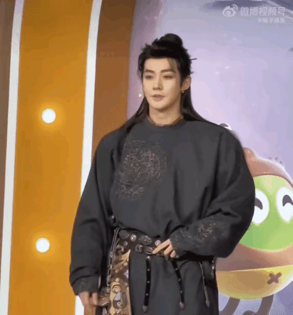 邓为的演技，我是没有看出；但邓为的衣服，我是看出了：不合适！

粉丝表示：邓为演