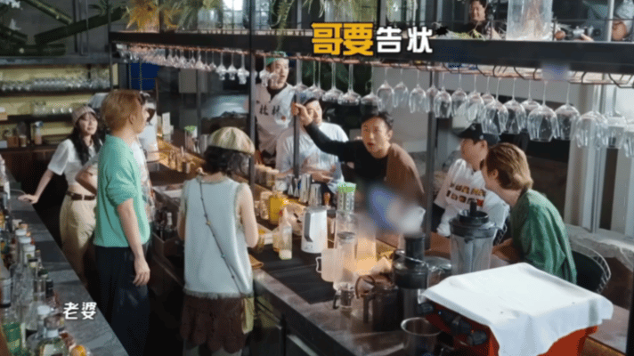 邓超隔空跟孙俪告状 超哥有强大的家庭后盾，被说保养差距不急着辩解，先找孙俪告状再