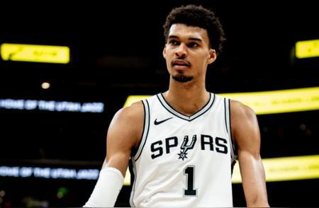 首节3盖帽！马刺大胜国王！文斑亚马28分15篮板4盖帽！

北京时间2月22日，