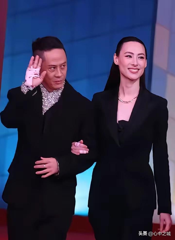 中西合璧，香港美人？
真没看出来。
许是他们沉浸西方
文化时间久了，
审美标准也
