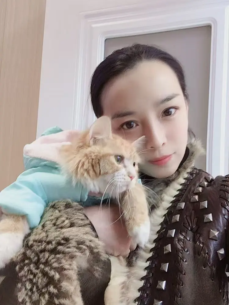 有人说，有钱了，支援贫困山区， 我有钱了，就救助流浪动物，人有人救，有...