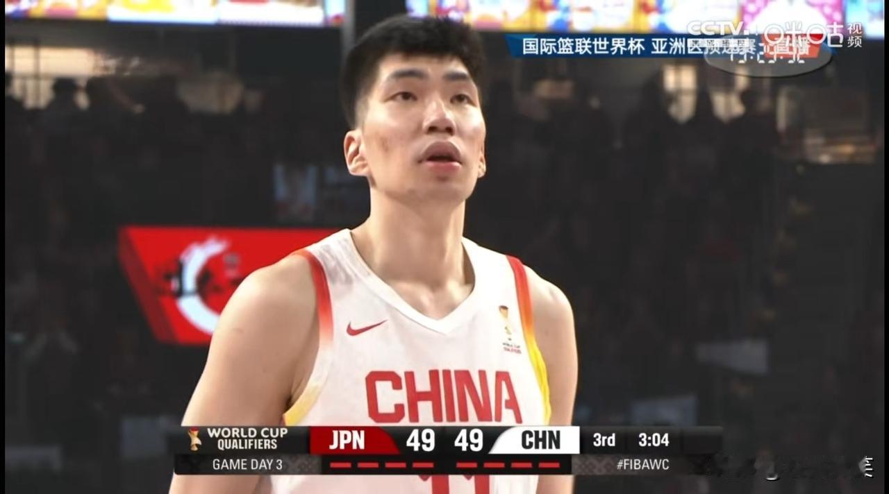 今天表现最差的是不是他，余嘉豪呢？
对抗，没有强度，防守，脚步没有移动速度，篮板