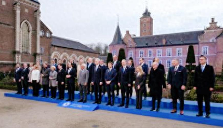 谁能料到，欧盟领导人本来正儿八经开峰会，结果被一场临时凑的局给搅得乱成一锅粥了。