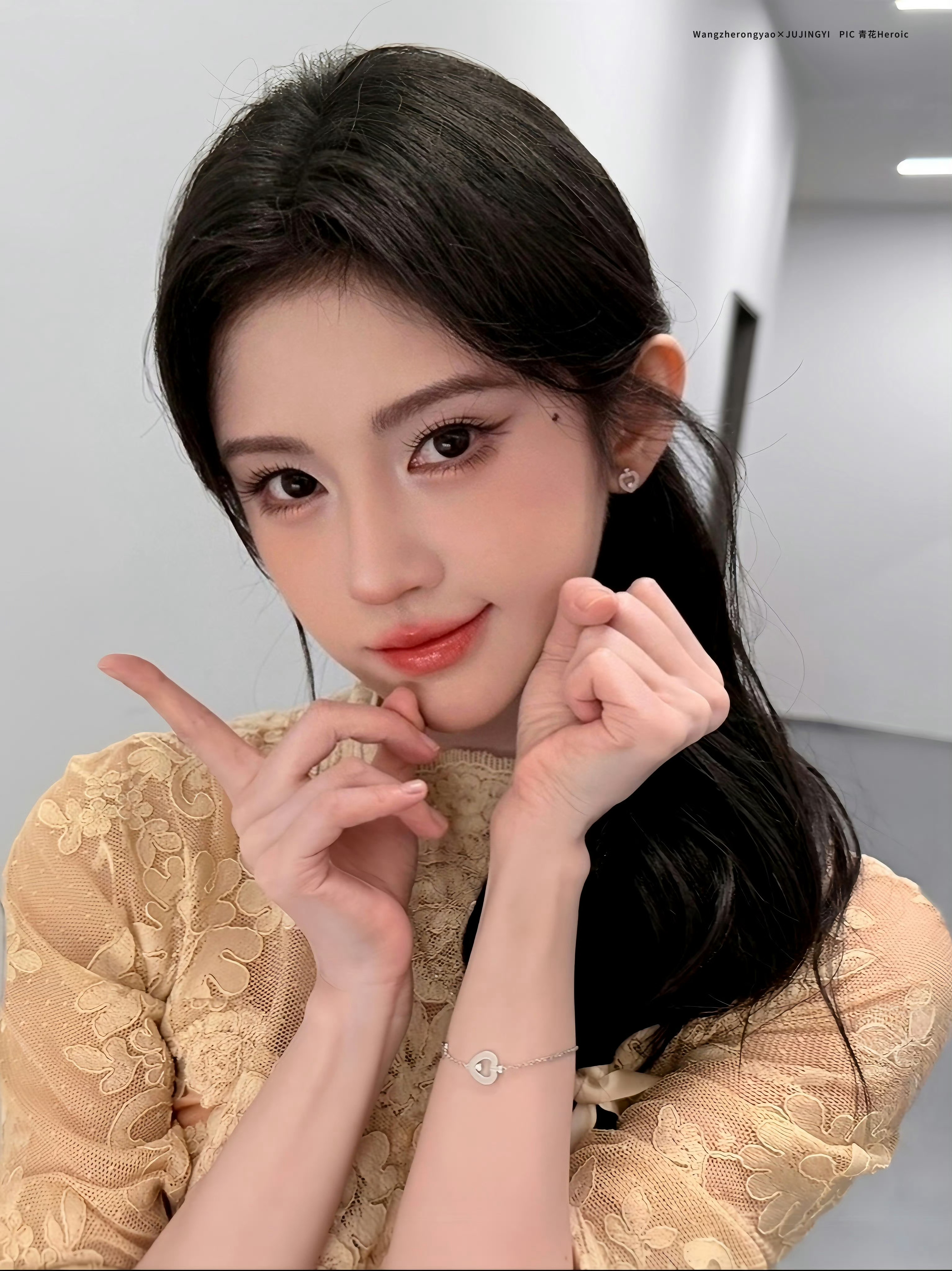 你鞠漂亮到哪里仅仅是单独一个图层 根本就是单度一个2.5次元人类…. ​​​