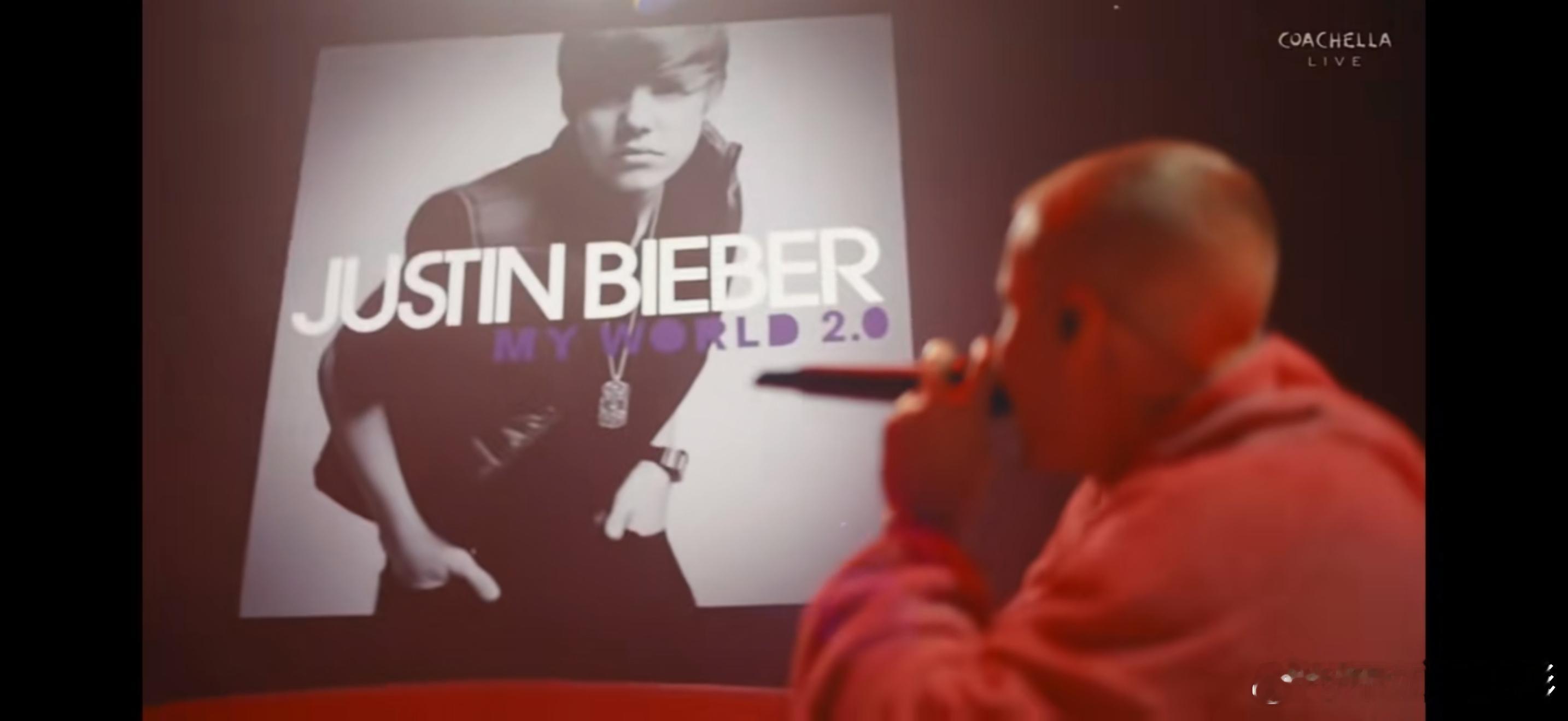 That Should Be Me! 贾斯汀·比伯回望大屏幕，满眼都是16年前自