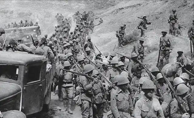 1944年豫湘桂战役期间，河南溃败与长沙失陷使中国抗战形势陷入严重危机，国内外舆