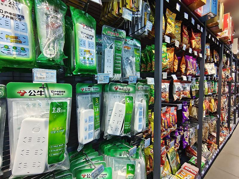 “电力超市”优化资源配置有一套独特玩法。它靠中长期交易和现货交易两套机制，前者占