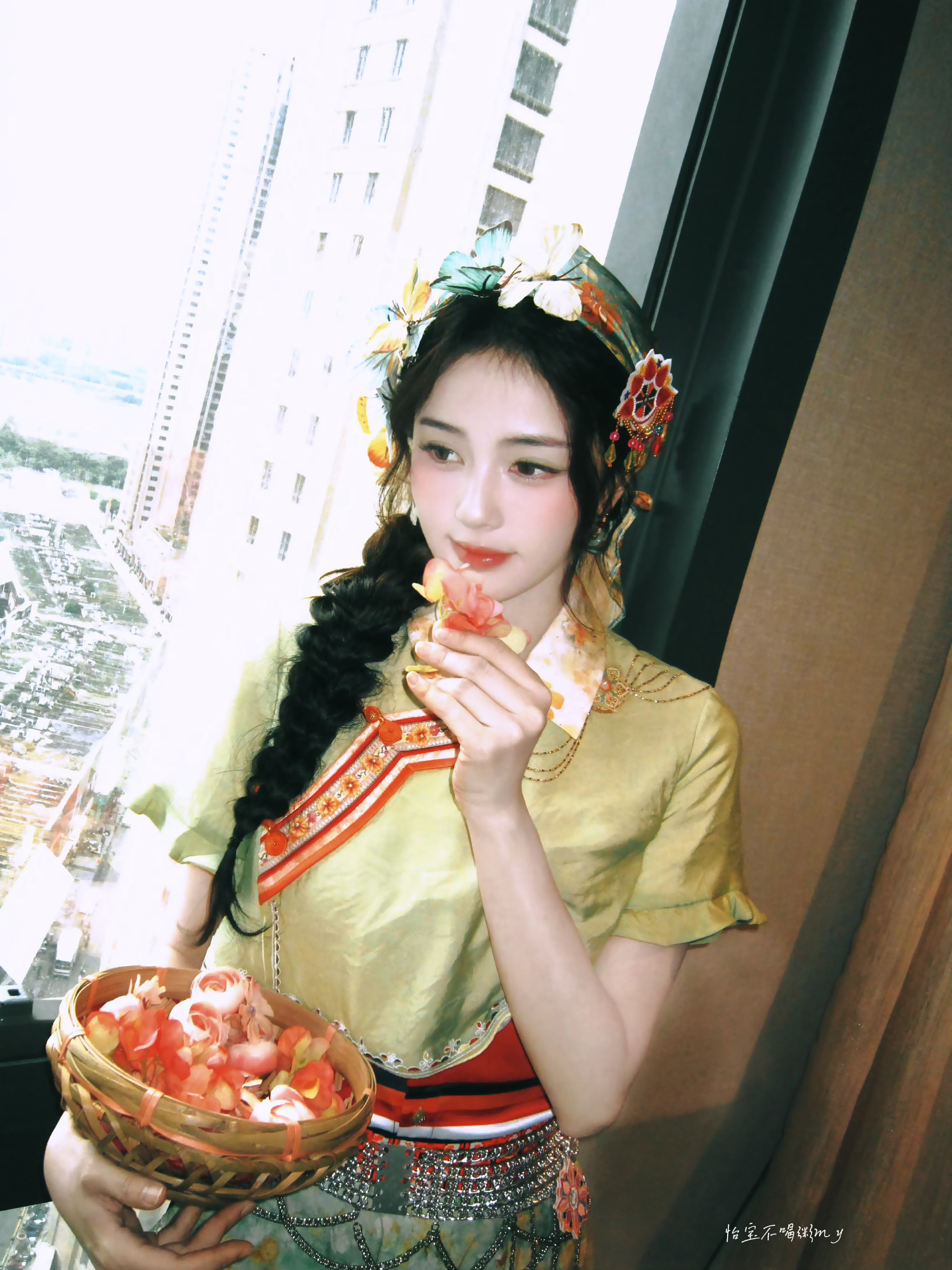 白鹿  🦌白鹿莫离 🦌白鹿叶璃 风行过万里，月沉没海底，我遇见了世界上的一切