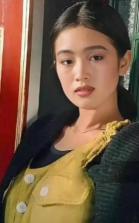 1986年，张艺谋看上了莫言的红高粱，问道“我想拍你的红高粱，800块可以吗？”
