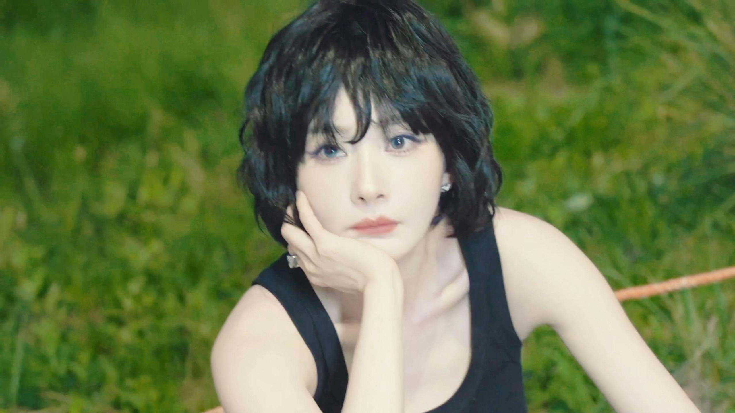 ·艳极尽妖🦋第一个想到让杨幂戴美瞳的简直是天才 ​​​