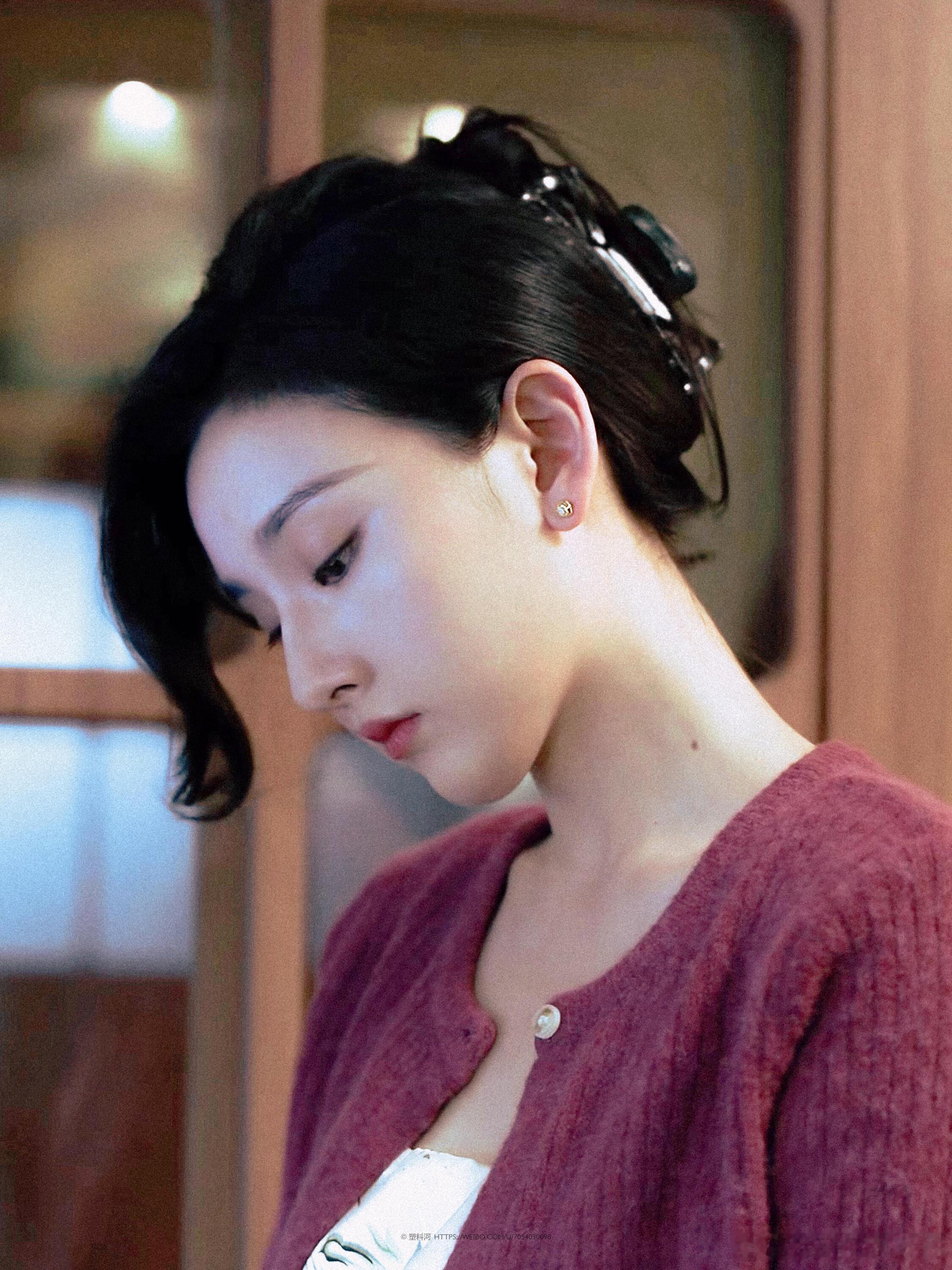 抓夹抓的不是头发，是我的心…宋祖儿这个造型太美了，这不就是妈咪吗！ ​​​
