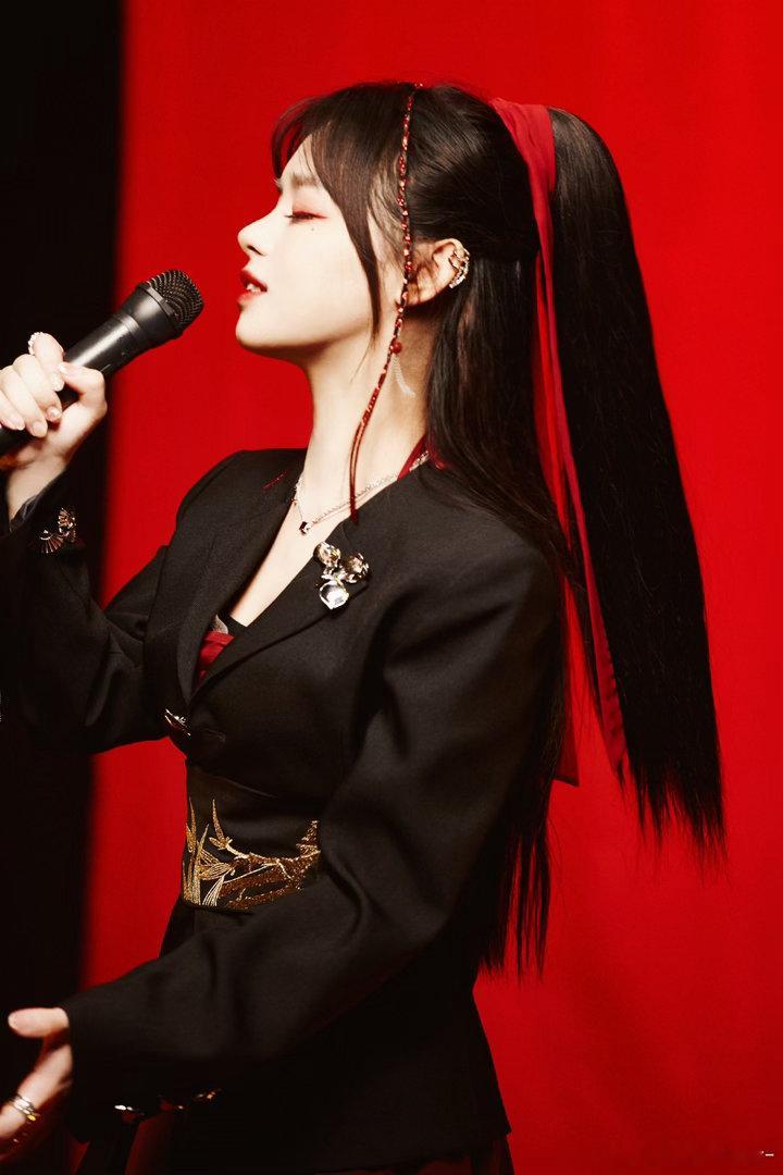 陈卓璇广州演唱会嘉宾黄霄雲陈卓璇黄霄雲贵州姐妹花将合体 陈卓璇广州演唱会嘉宾阵容
