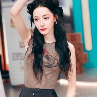 很奇怪，新疆的女明星为什么这么受内娱欢迎？
为什么娱乐圈很少见新疆的男明星呢？是