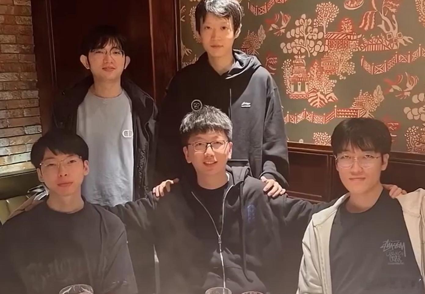 除了爱笑，今晚南威北盖也是扬眉吐气了，当年在BLG被骂成啥样了都[笑cry][笑