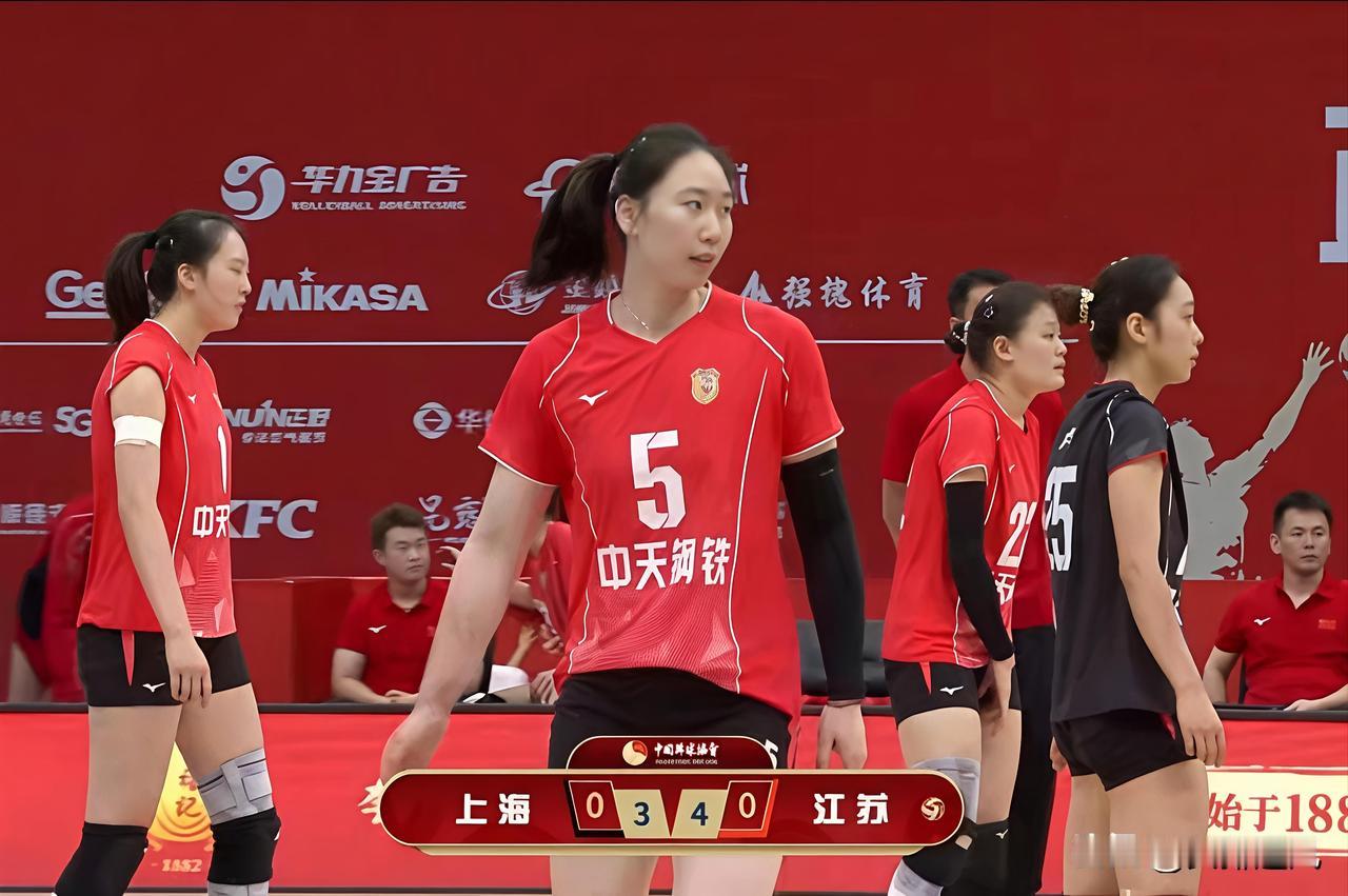 直落三局，江苏女排大胜上海获全锦赛冠军
9月27日，2026年女排全锦赛迎来江苏