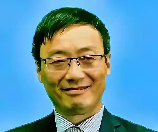 一句硬话，炸醒装睡的人。

一句硬话，把不少人从“国际化”的迷雾里拉回现实。6月