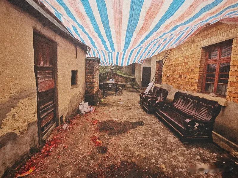 八旬老人程某遭遇家庭财产纠纷，法院判决撤销房产赠与合同，引发社会对赡养义务的热议