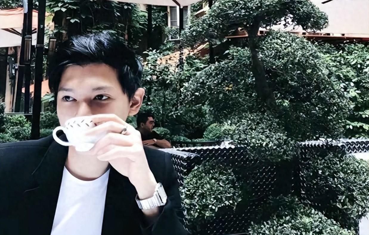 五年前她被前夫当众说“生不了孩子”，今天她挺着孕肚狠狠打了所有人的脸。
汪小菲把