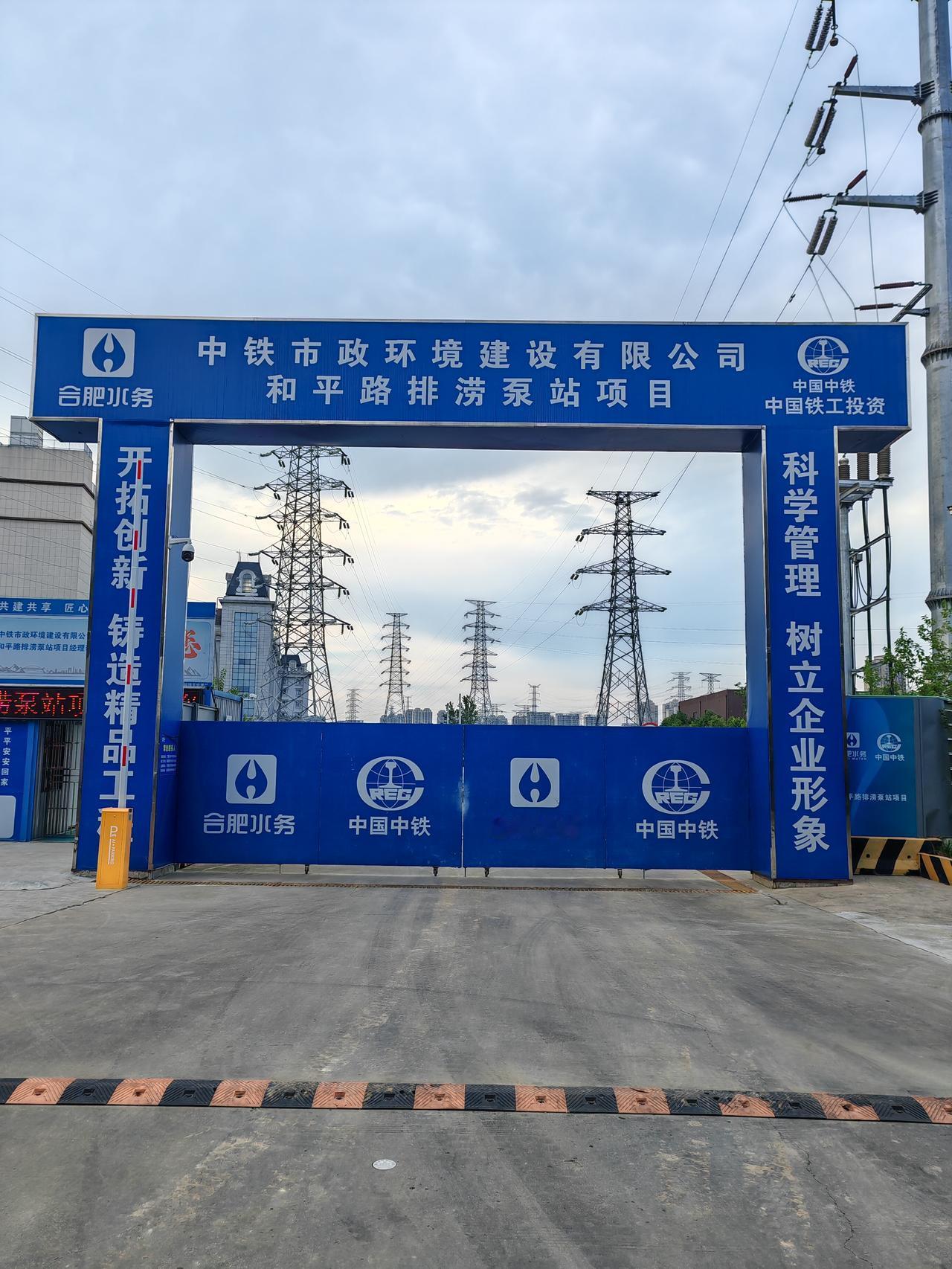 ［大众路，正在向“出众”转变］
       房地产繁荣的时候，常听到“大众路板