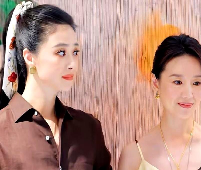 女演员是不是越瘦越好？蒋欣给出了不一样的答案。

最近和董洁同框，她状态挺好，气