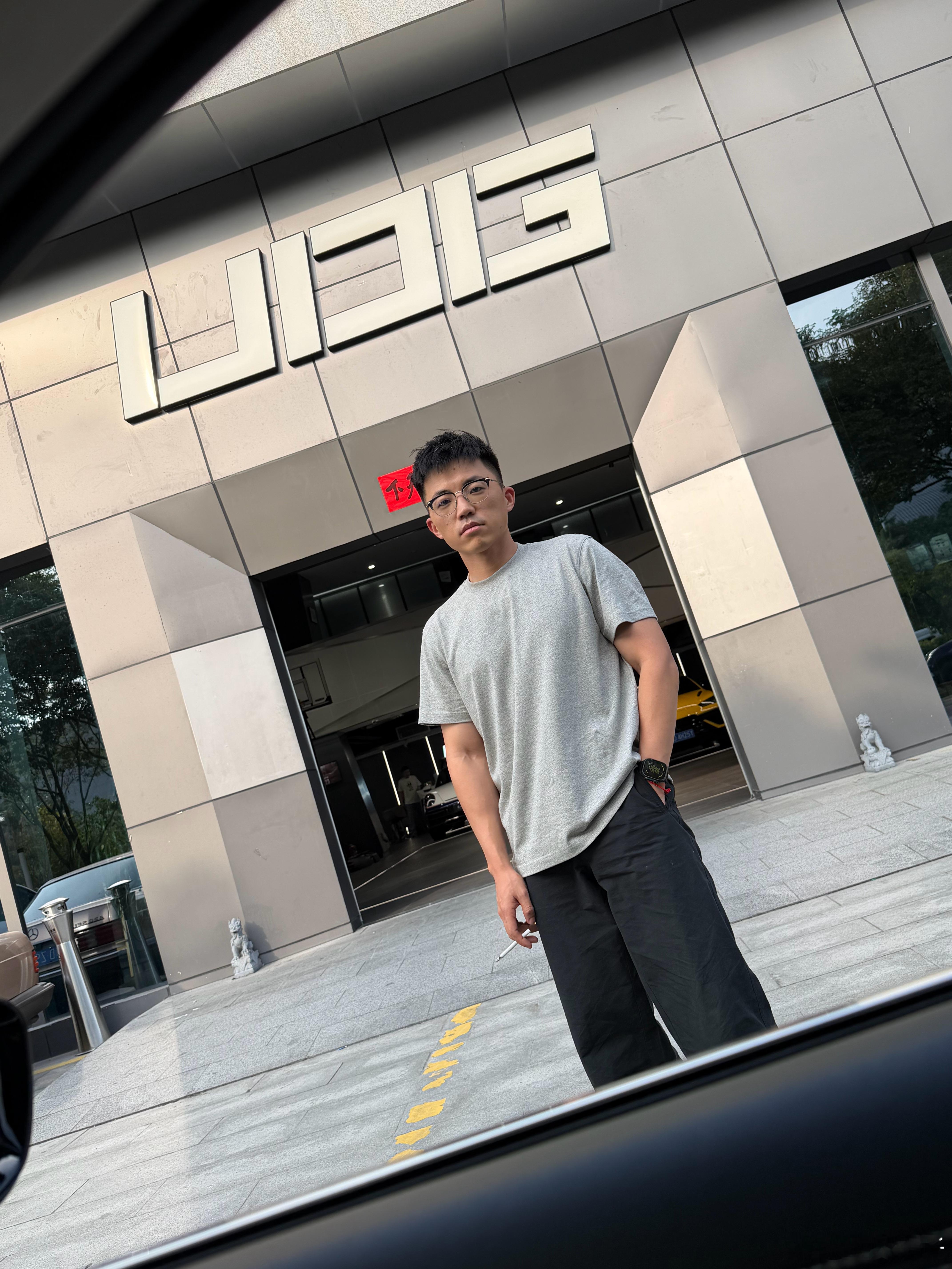 最近是不是恋爱了，居然有偶像包袱了，让我把他拍好看点