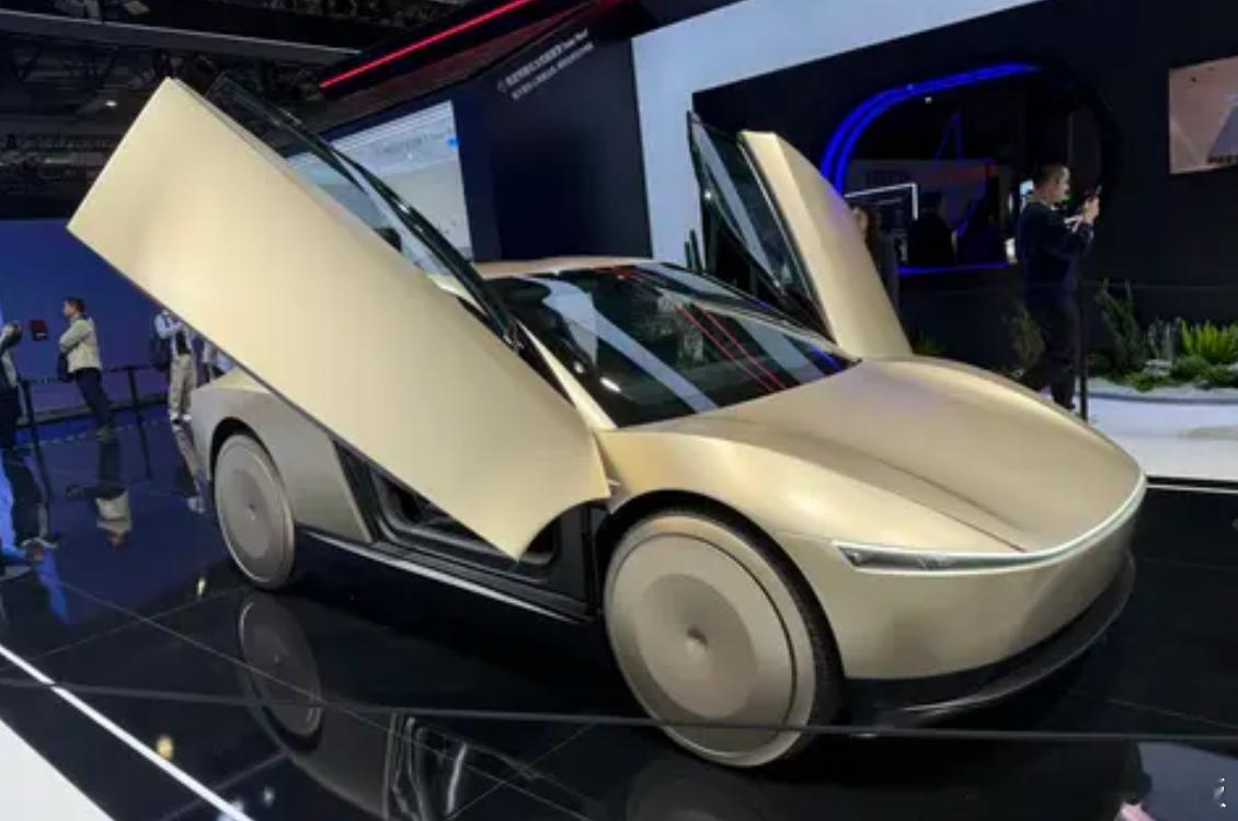 大家传了几年的特斯拉入门车型Model 2/Model Q，或许就是这台Cybe