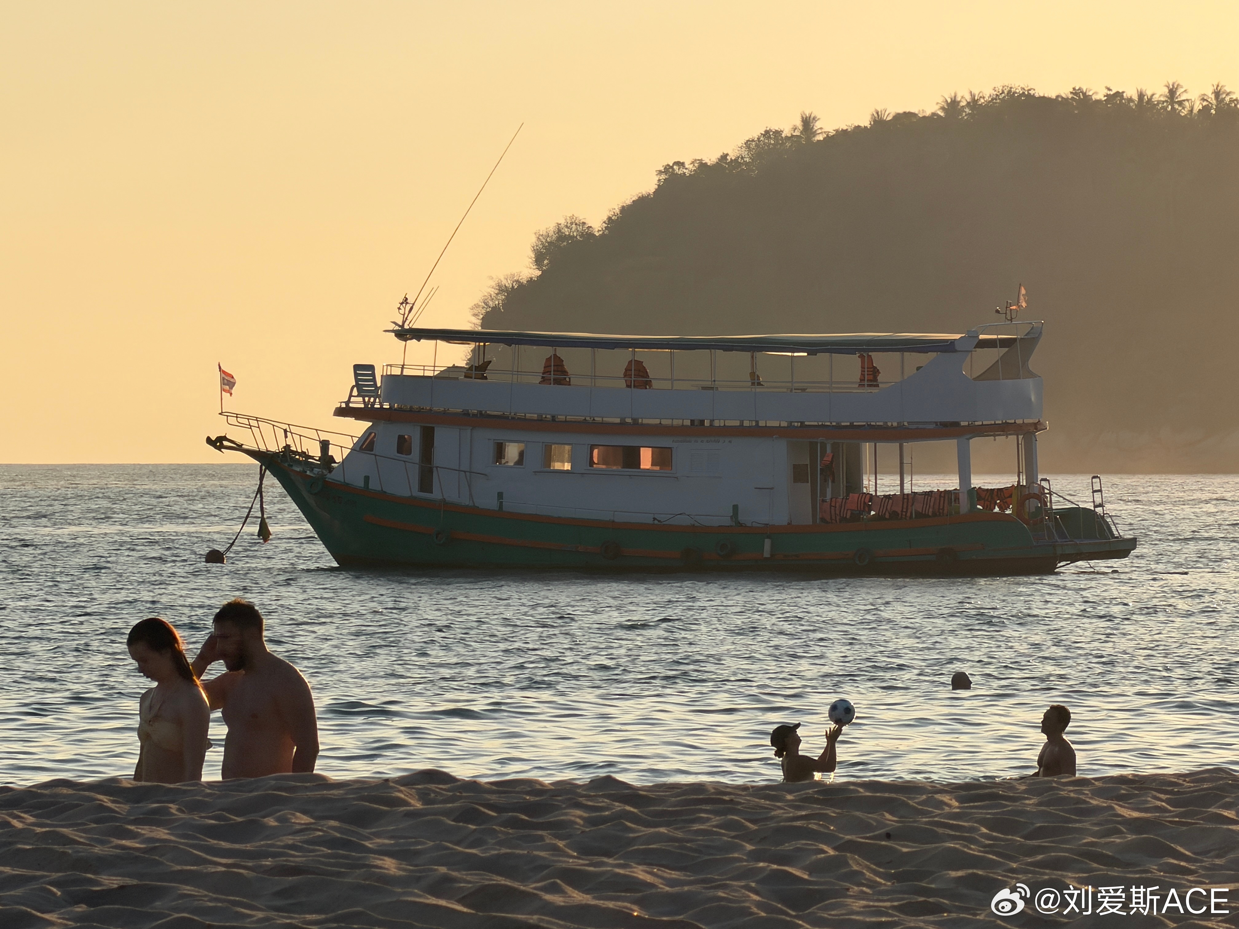 ⛱️  给自己加点颜色 黑色显瘦我的日常plog 泰国·Phuket Islan