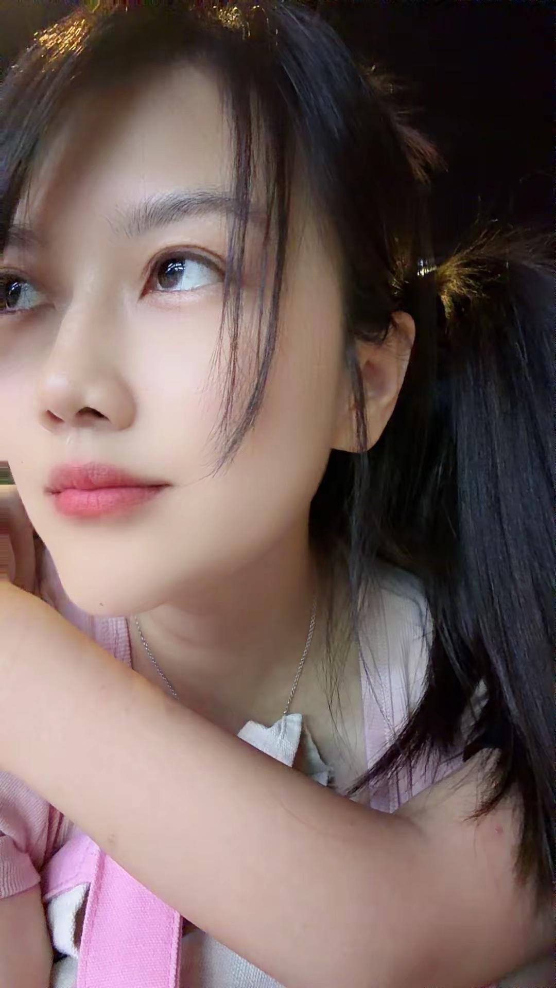 劣质的香水是没有后调的，人也是。