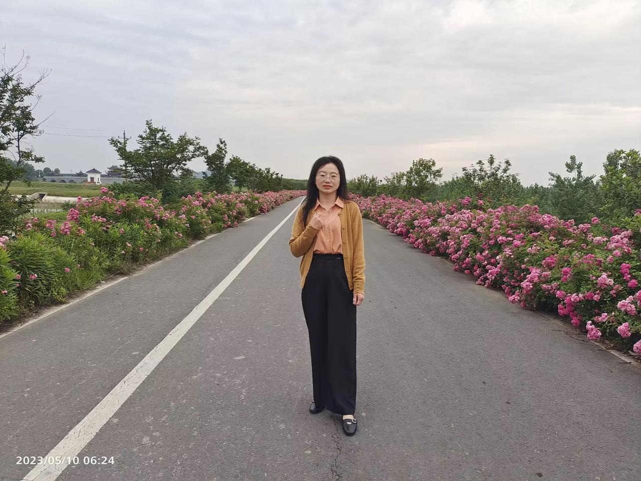 闺蜜48岁，这几天正在找工作。
看看48岁的中年老阿姨都能干些什么工作？
1.超