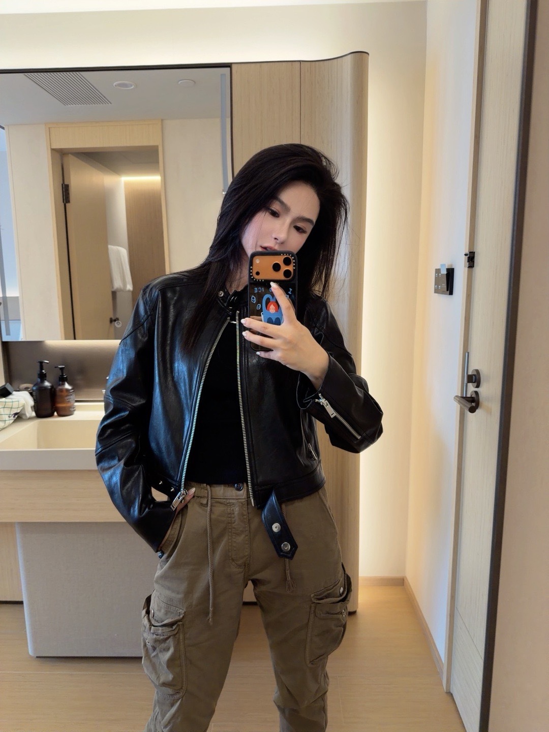 皮衣酷酷女孩👧🏻出发阿拉善英雄会[haha][haha][haha]  ​​