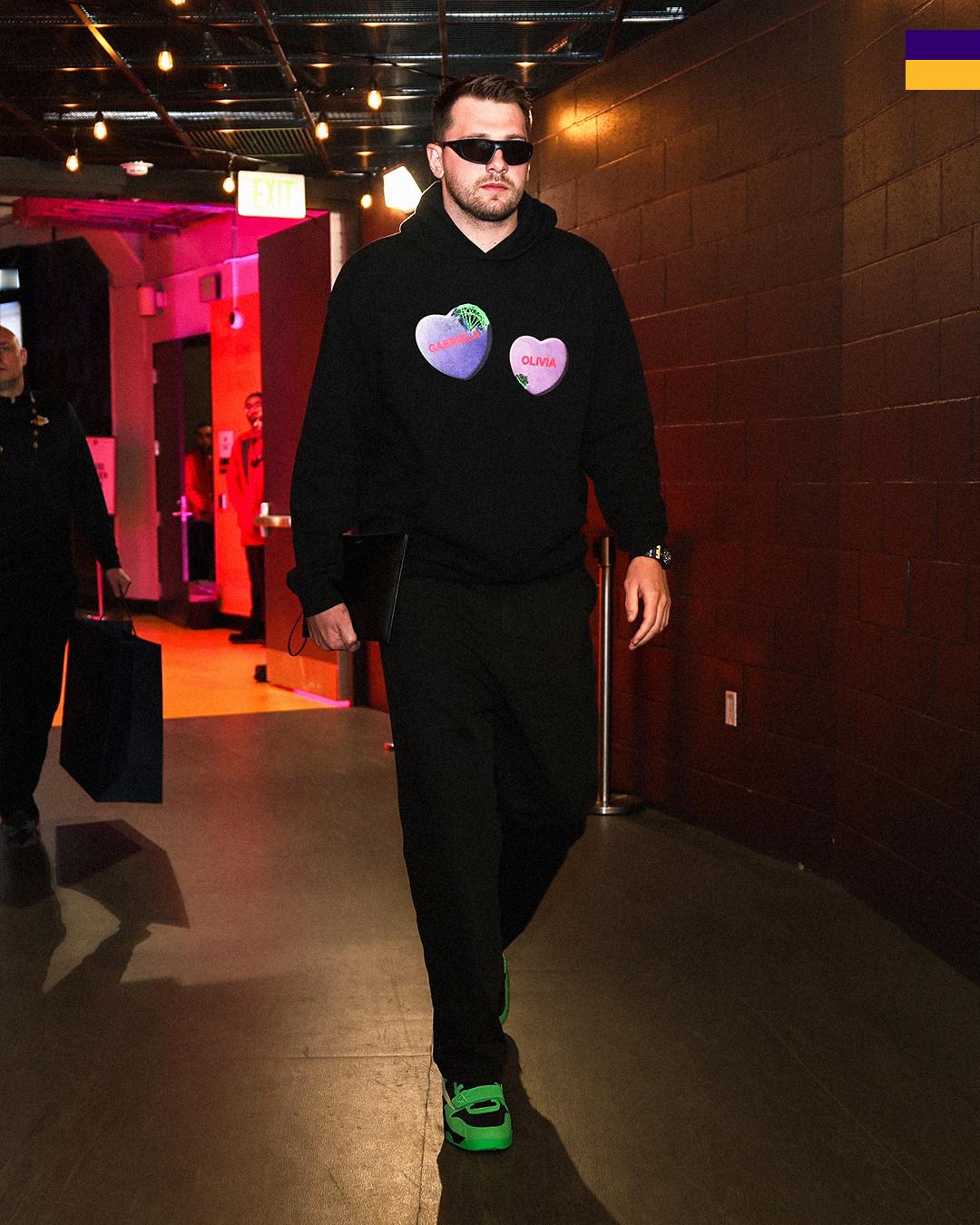 东契奇ootd 女儿奴奇哥，把俩个闺女的名字穿身上东契奇洛城德比