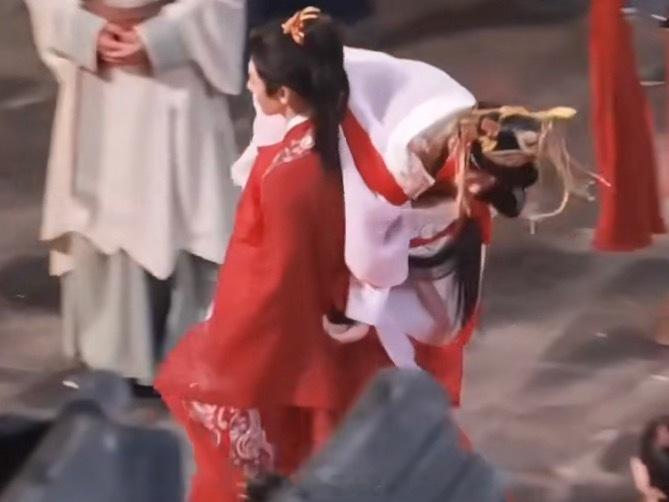 侯明昊艾米雀骨扛肩抱 点开之前，没想过侯明昊和艾米居然这么般配啊！侯明昊、艾米合