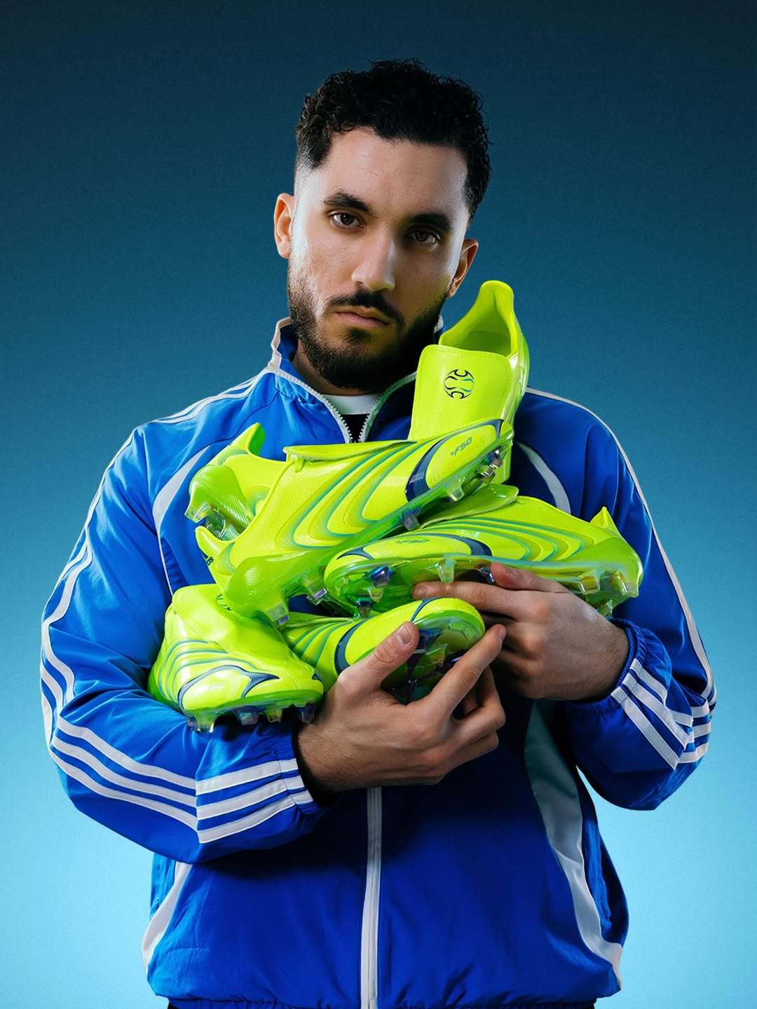 致敬经典，全速新生，阿迪达斯发布F50 TUNIT全新战靴。阿迪达斯足球鞋