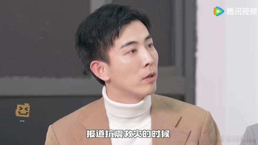 #李川 做霸总前是外景记者# 李川在露营小会的表现很棒，从露营调侃到讲记者经历，