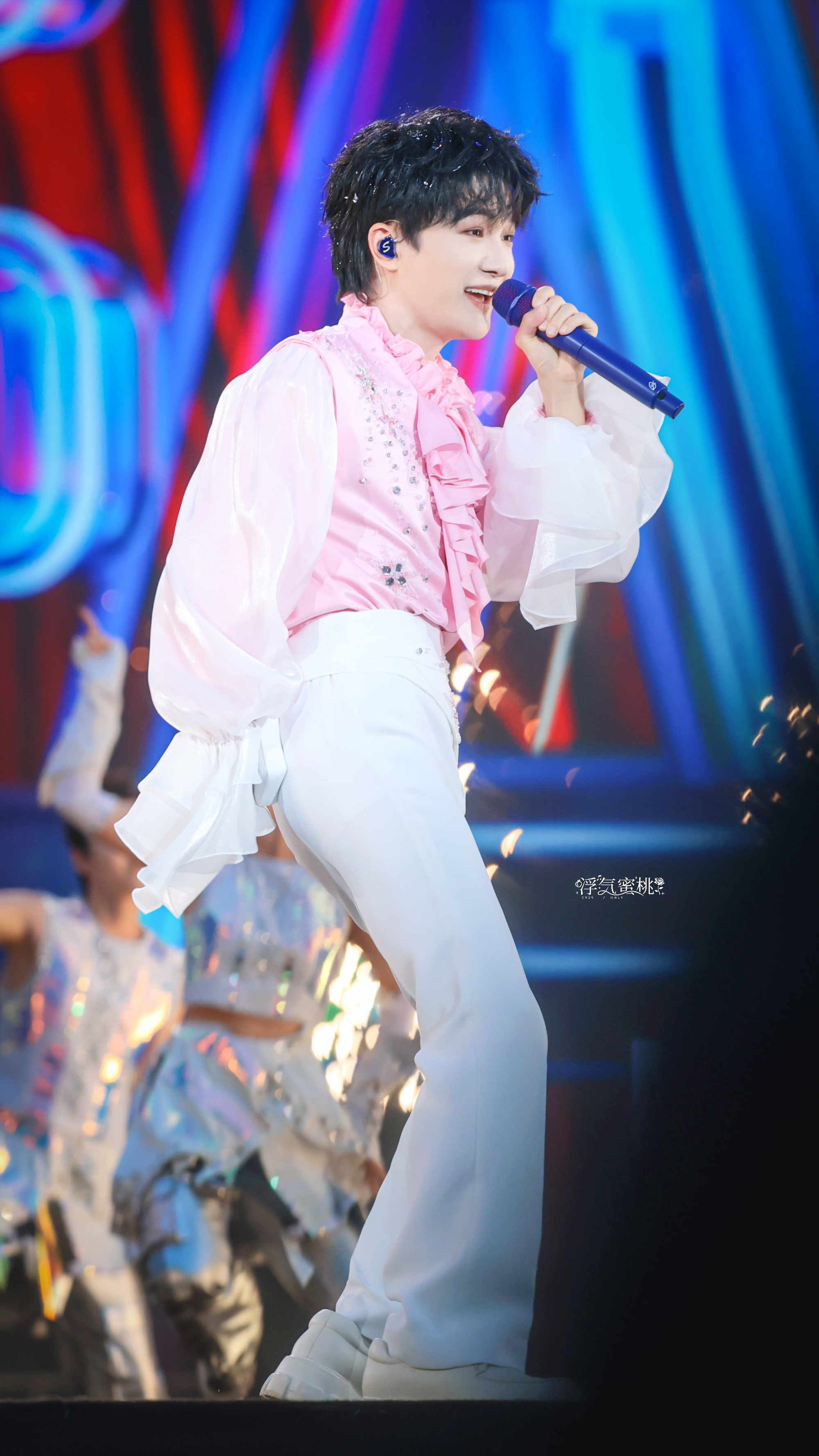 周深  来一口草莓小泡芙吗🍓🍰18宫格甜度超标🥺📷 20260628 「