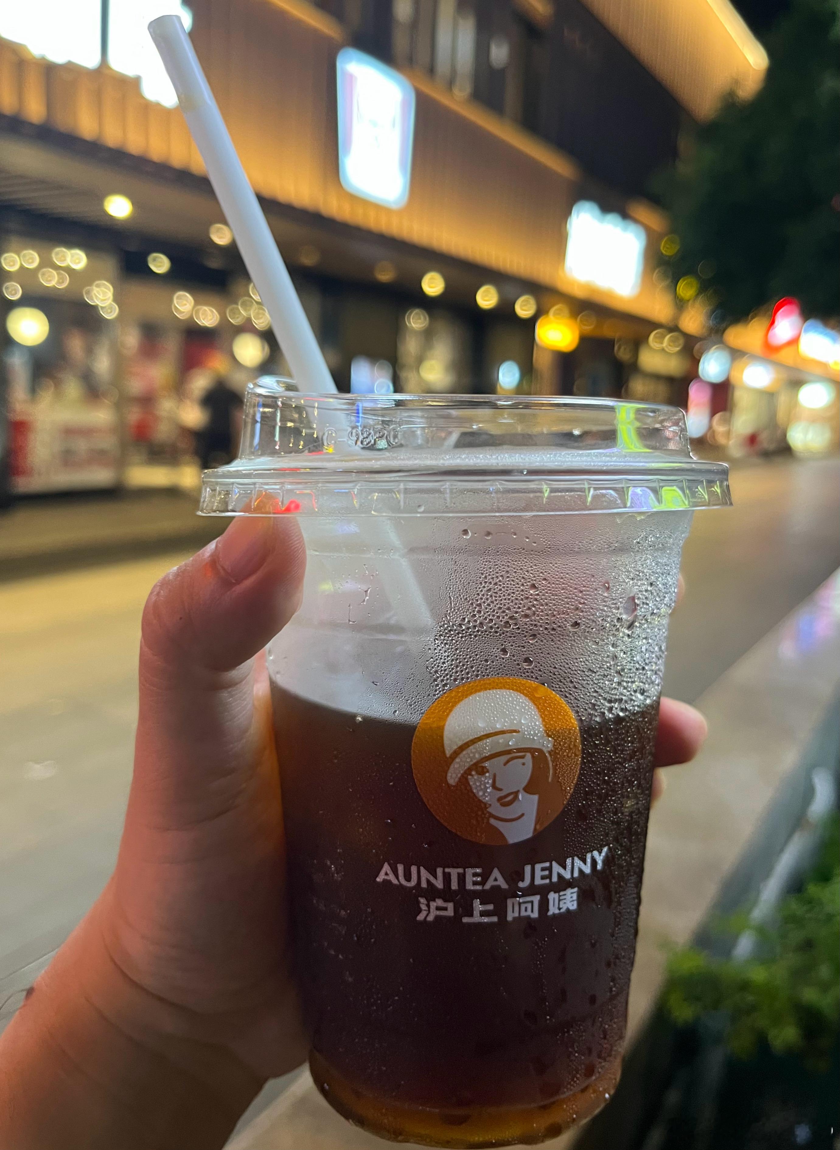 泳后来一咖，左手握着阿姨，右手拿着命运。 
