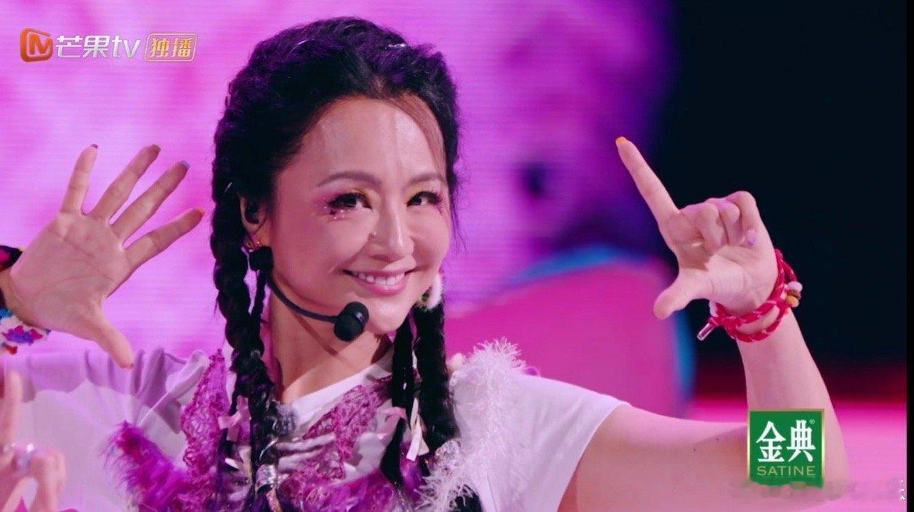 曹颖每一次舞台都是全新风格 曹颖简直是舞台变色龙！《乘风2025》四公《OH L